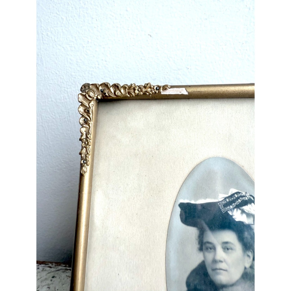 Antique Portrait Photograph w/ Vintage Gold Ornate Picture Frame Victorian Decor - Picture 3 of 16